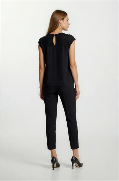 Diodora Yuvarlak Yaka Kolsuz Triko SİYAH