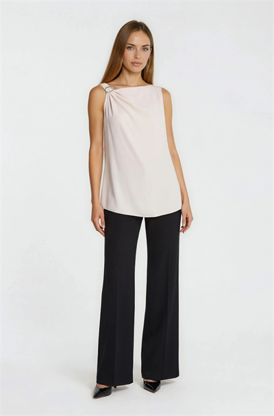 Drapeli Omuz Tokalı Asimetrik Yaka Bluz PUDRA