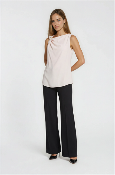 Drapeli Omuz Tokalı Asimetrik Yaka Bluz PUDRA