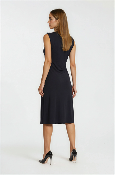 Drapeli Yırtmaçlı Kolsuz Elbise SİYAH