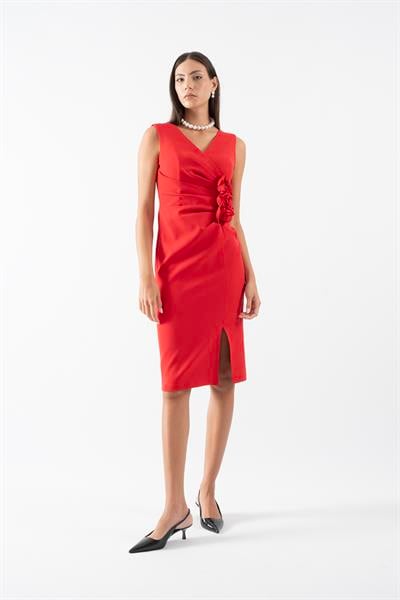Fairlie Önü Arkası V Yakalı Beli Drapeli Gül Detaylı Yırtmaçlı Kısa Abiye Elbise KIRMIZI