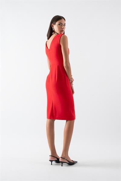 Fairlie Önü Arkası V Yakalı Beli Drapeli Gül Detaylı Yırtmaçlı Kısa Abiye Elbise KIRMIZI