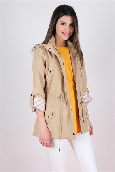 Goudot Kapüşonlu Mevsimlik Parka – Beli Büzgülü, Çıtçıt Detaylı CAMEL