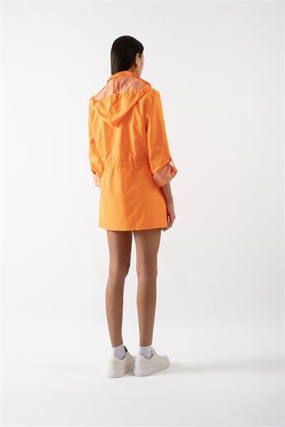 Goudot Kapüşonlu Mevsimlik Parka – Beli Büzgülü, Çıtçıt Detaylı ORANJ