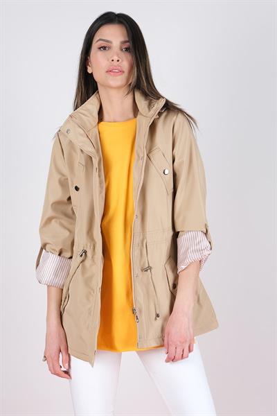 Goudot Kapüşonlu Mevsimlik Parka – Beli Büzgülü, Çıtçıt Detaylı CAMEL
