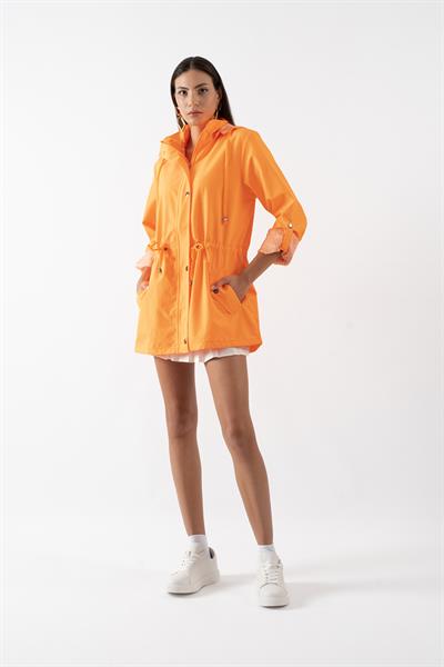 Goudot Kapüşonlu Mevsimlik Parka – Beli Büzgülü, Çıtçıt Detaylı ORANJ
