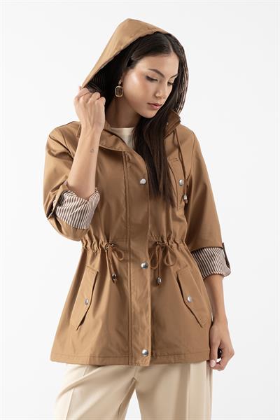 Goudot Kapüşonlu Mevsimlik Parka – Beli Büzgülü, Çıtçıt Detaylı TABA