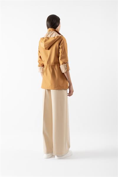 Goudot Kapüşonlu Mevsimlik Parka – Beli Büzgülü, Çıtçıt Detaylı TARÇIN