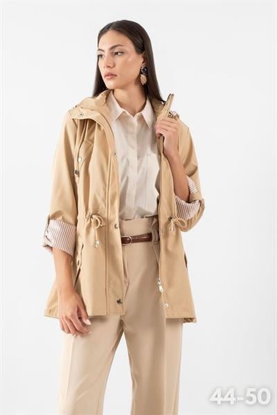 Goudot Kapüşonlu Mevsimlik Parka – Beli Büzgülü, Çıtçıt Detaylı AÇIK CAMEL