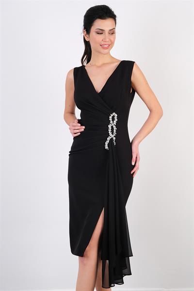 İnelda Kruvaze Yaka Bel Aksesuar Detaylı Midi Abiye Elbise SİYAH