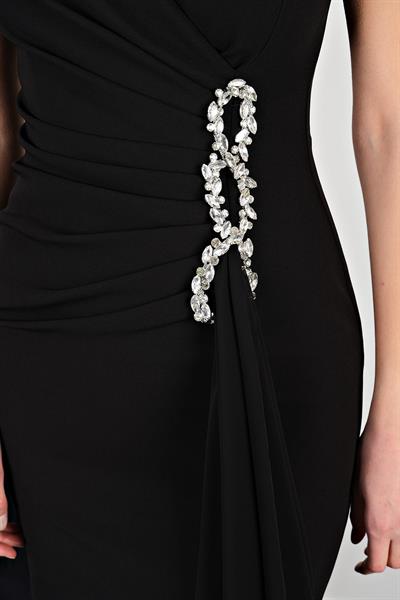 İnelda Kruvaze Yaka Bel Aksesuar Detaylı Midi Abiye Elbise SİYAH