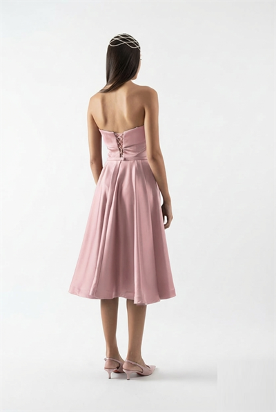 İvette Straplez Sırt Çapraz Bağcıklı Kloş Kısa Abiye Elbise PUDRA