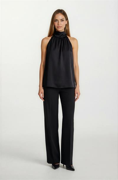 Osmelia Dik Yaka Kolsuz Bluz SİYAH