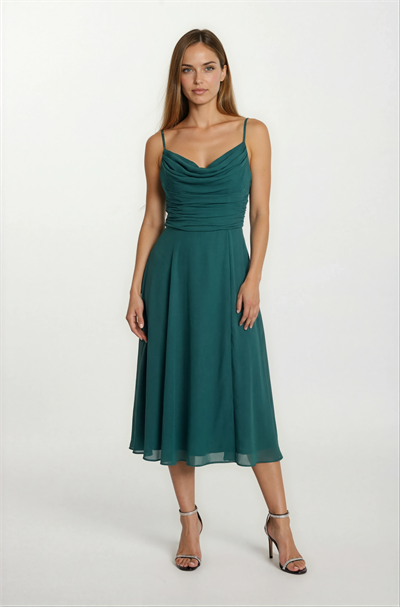 Riemelt Degaje Yaka Askılı Şırt Çarpraz Bağcıklı Midi Abiye Elbise ZÜMRÜT