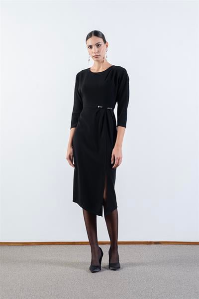 Rinalda Omuzda Pile Belinde İğne Detaylı Yırtmaçlı Elbise SİYAH