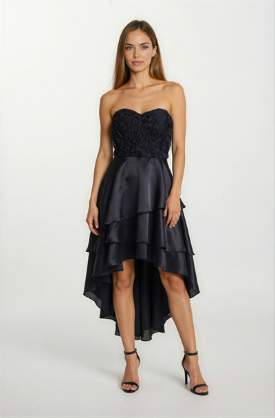 Rocco Kalp Yaka Straplez Gül Detaylı Katkat Arkası Kuyruklu Midi Abiye Elbise SİYAH