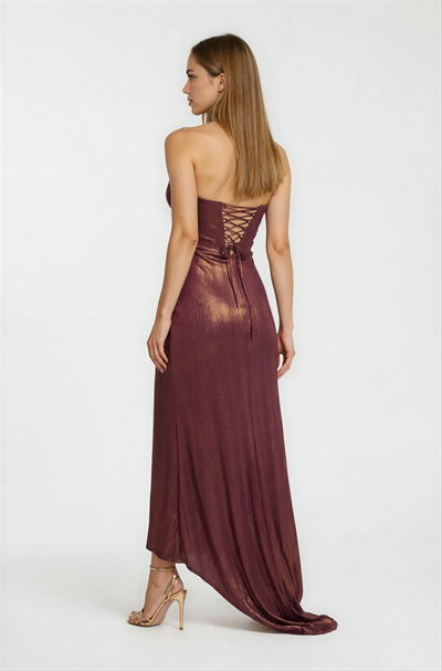 Sırt Çarpraz Bağlamalı Straplez Drapeli Metalik Abiye Elbise TABA