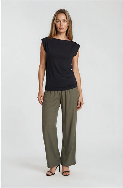 Yan Drape Detaylı Kayık Yaka Bluz SİYAH