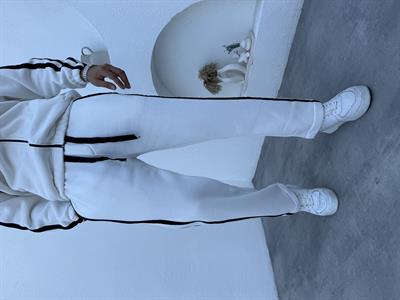 3 İplik Şardonlu Şerit Detaylı Takım Beyaz