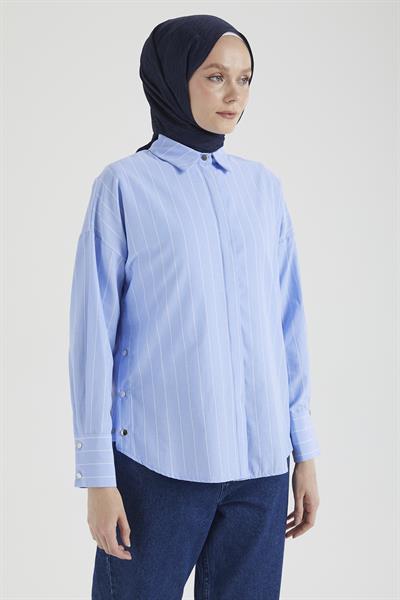 ARMİNE TREND DİKEY ÇİZGİ DETAYLI YANI DÜĞMELİ GÖMLEK 25YT4103 MAVİ