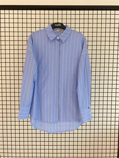 ARMİNE TREND DİKEY ÇİZGİ DETAYLI YANI DÜĞMELİ GÖMLEK 25YT4103 MAVİ