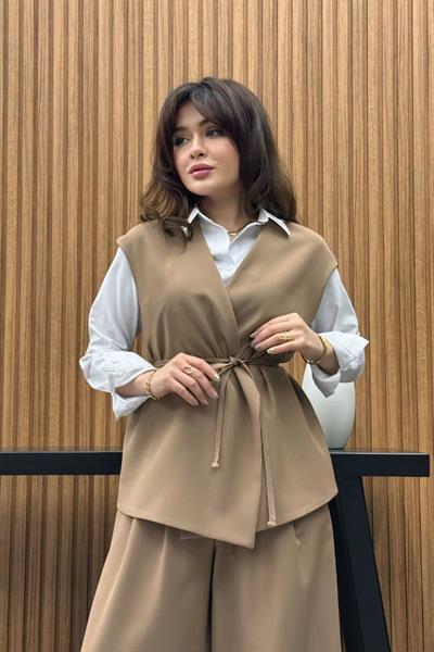 CEPKENLİ BELİ KEMERLİ PALLAZO PANTOLONLU TAKIM CAMEL