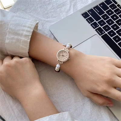 Yıldızlı Boncuk Saat