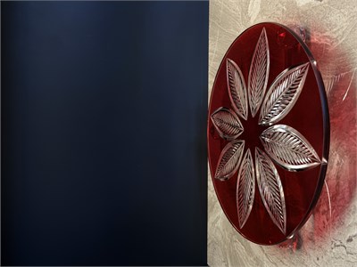 Düz Cam Tabak Kristal Top Ayaklı 28 Cm Yaprak Kırmızı
