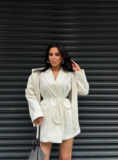 Beyaz Çizgili Bağlamalı Blazer Ceket