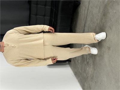 Burgu Desen Henley Model Takım Bej