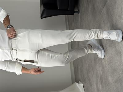 KENDİNDEN KEMERLİ DUBLE PAÇA KUMAŞ PANTOLON BEYAZ