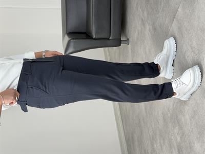 KENDİNDEN KEMERLİ DUBLE PAÇA KUMAŞ PANTOLON LACİVERT