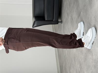 KENDİNDEN KEMERLİ DUBLE PAÇA KUMAŞ PANTOLON ACI KAHVE