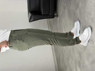 KENDİNDEN KEMERLİ DUBLE PAÇA KUMAŞ PANTOLON ÇAĞLA YEŞİLİ