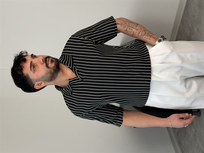 RENKLİ FİTİLLİ POLO YAKA OVERSİZE TİŞÖRT SİYAH