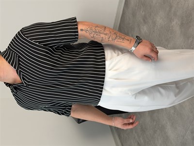 RENKLİ FİTİLLİ POLO YAKA OVERSİZE TİŞÖRT SİYAH