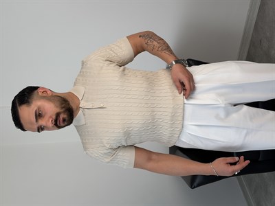 SAÇ ÖRGÜ POLO YAKA DÜĞMELİ TRİKO TİŞÖRT BEJ