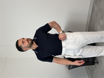 ŞERİT NAKIŞ DETAYLI TRİKO POLO YAKA TİŞÖRT LACİVERT