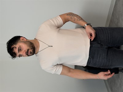 YIRTMAÇ DETAY BASİC TİŞÖRT BEJ