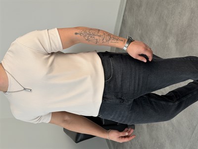 YIRTMAÇ DETAY BASİC TİŞÖRT BEJ