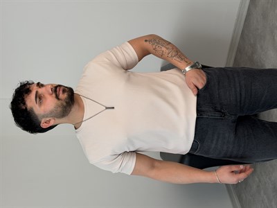 YIRTMAÇ DETAY BASİC TİŞÖRT BEJ