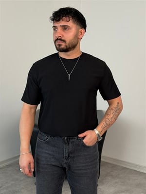 YIRTMAÇ DETAY BASİC TİŞÖRT SİYAH