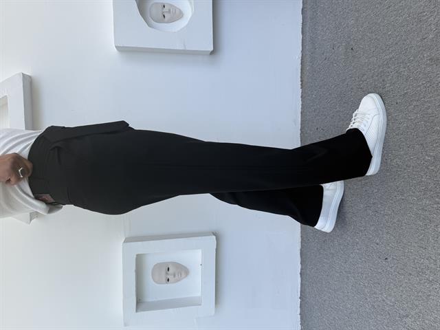 BAGGY KALIP KENDİNDEN KEMERLİ KUMAŞ PANTOLON SİYAH