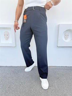 BAGGY KALIP KENDİNDEN KEMERLİ KUMAŞ PANTOLON LACİVERT