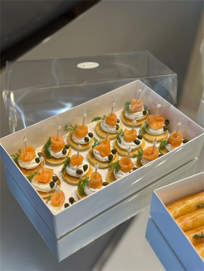 Blini üzeri Somon Füme Kanepe
