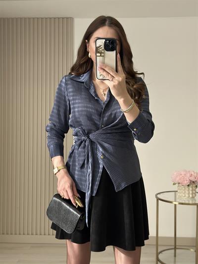 Beli Bağlama Detaylı Gold Düğmeli Gömlek Lacivert