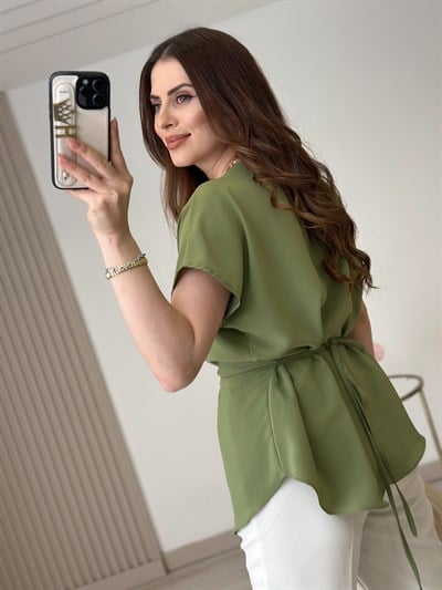 Beli Bağlamalı Gold Broşlu Bluz Yağ Yeşili