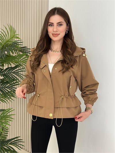Beli Büzgü Detaylı Kapşonlu Gold Çıtçıtlı Tasarım Yağmurluk Camel