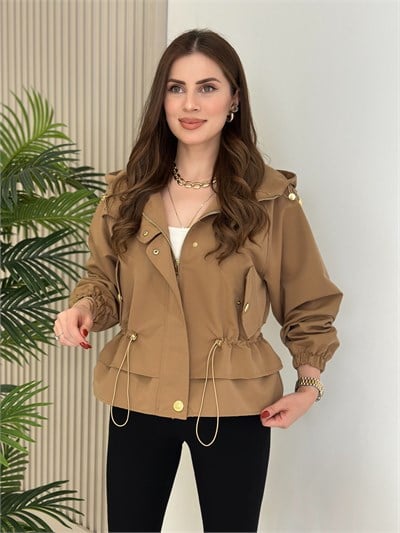 Beli Büzgü Detaylı Kapşonlu Gold Çıtçıtlı Tasarım Yağmurluk Camel