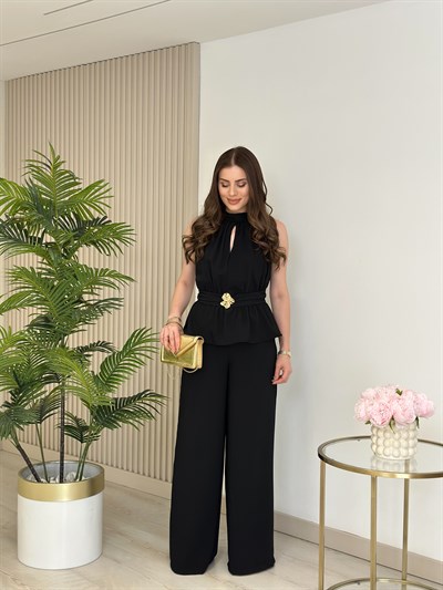 Beli Gold Broşlu Halter Yaka Tulum Siyah